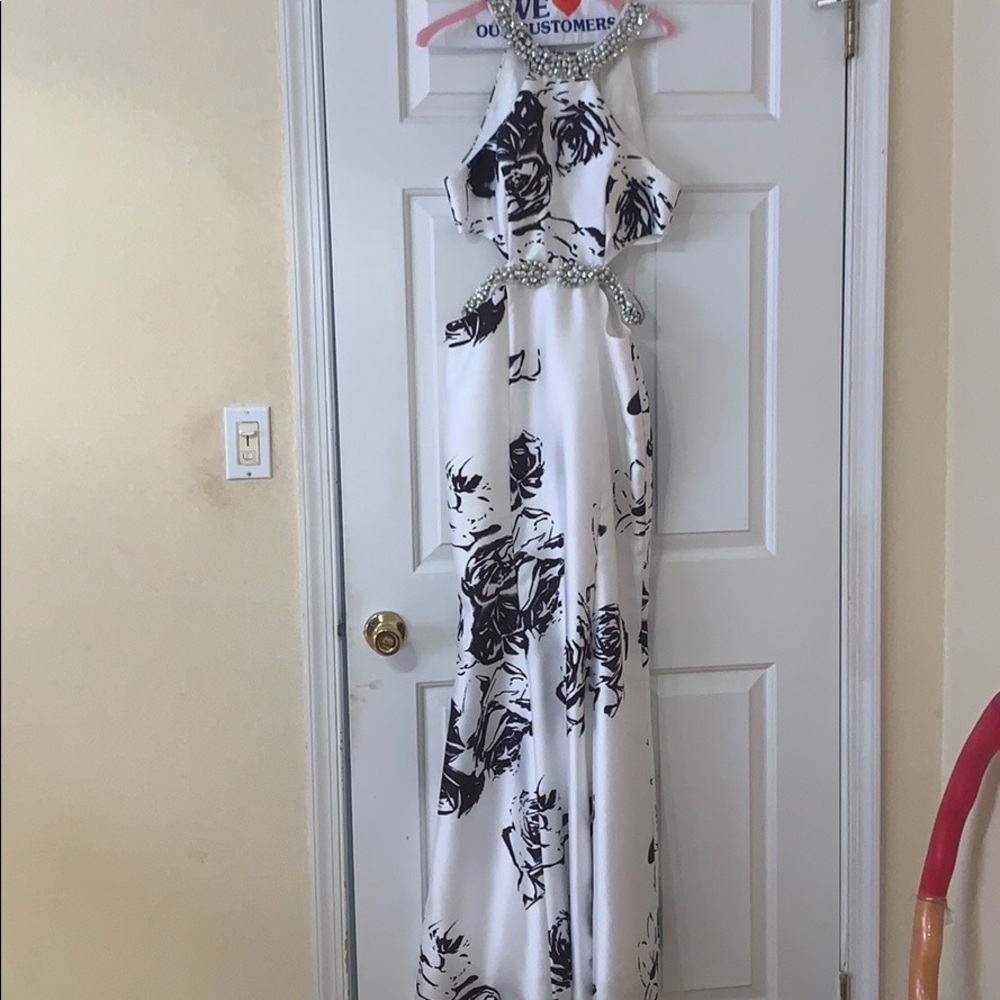 Gorgeous prom dress!